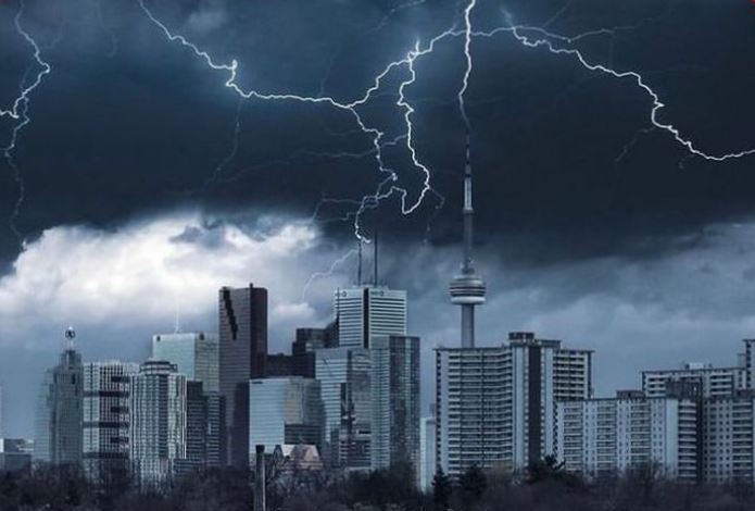  توفان در تورنتو خسارت‌های زیادی برجا گذاشت