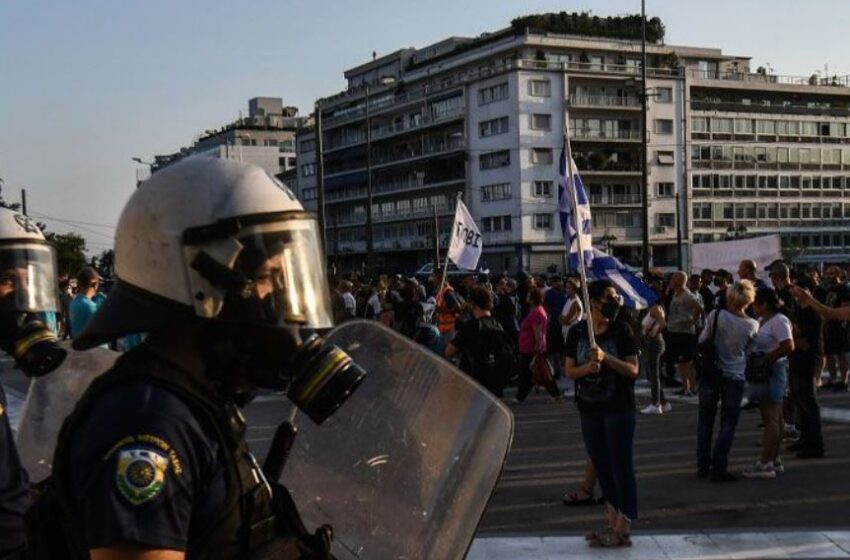  درگیری پلیس یونان با مخالفان واکسیناسیون اجباری کووید-۱۹