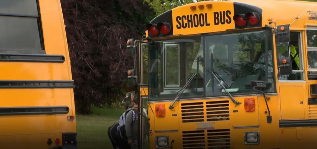 تاثیر نرخ بیمه می تواند بر خدمات اتوبوس مدرسه در آلبرتا