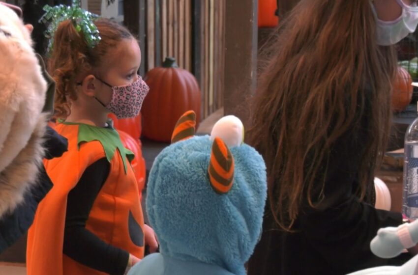  شادی کودکان با نیازهای ویژه در مرکز خرید کلگری از هالووین