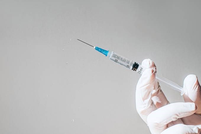  داده‌های اولیه نشان می ‌دهد که واکسن‌ ها تا چه حد در برابر نوع اومیکرون مؤثر هستند