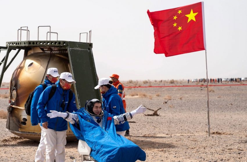 فضانوردان چینی پس از ۶ ماه در ایستگاه فضایی فرود می آیند