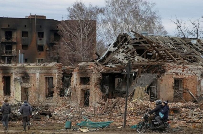  با عقب نشینی روسیه، زندگی به آرامی به کیف باز می گردد