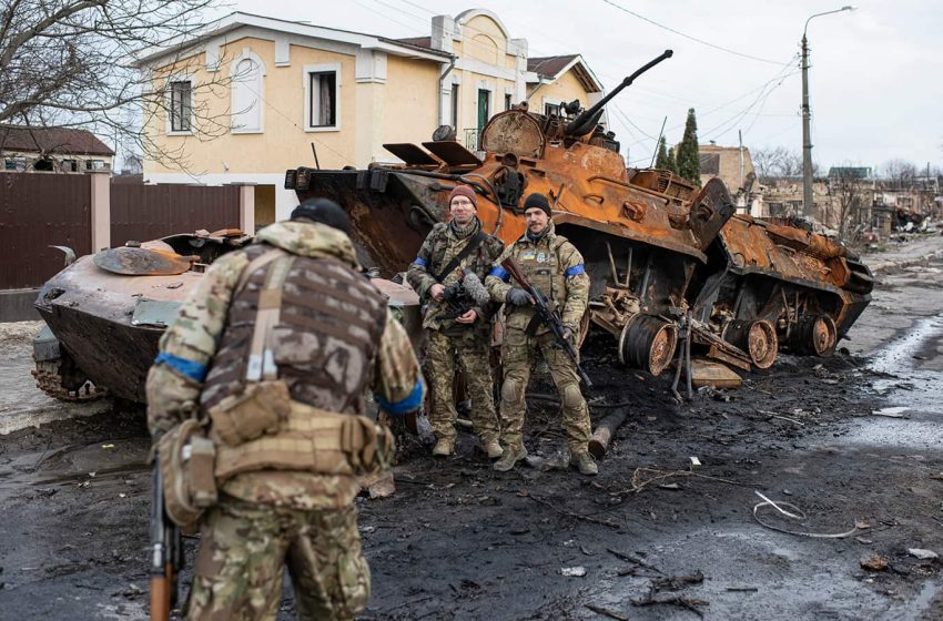  هم زمان با افزایش حملات روسیه، مدافعان اوکراینی با سرسختی در حال دفاع هستند
