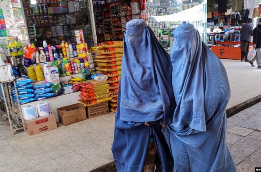  طالبان به زنان دستور می دهند پوشش خود را از سر تا پا حفظ کنند