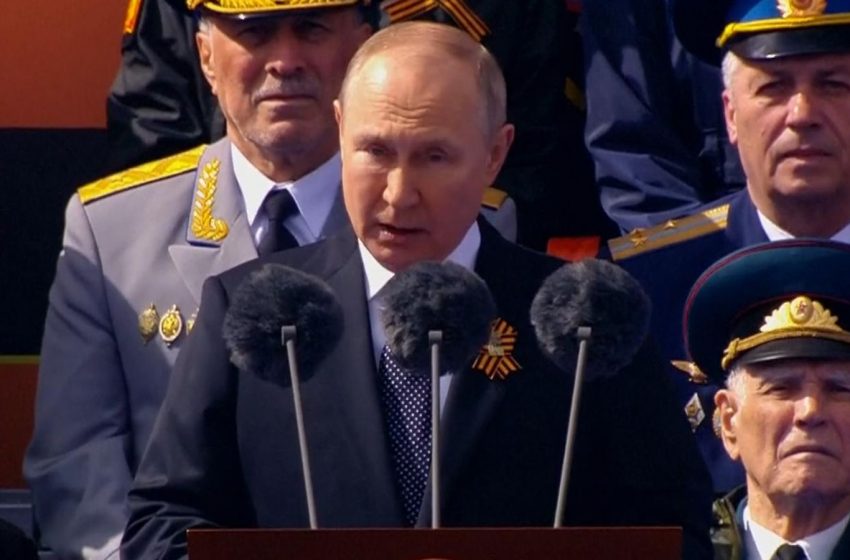  پوتین در سخنرانی روز پیروزی گفت: روسیه در اوکراین برای سرزمین مادری می جنگد